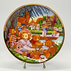 VINTAGE Franklin Mint "A Teddy Bear Picnic" Carol Lawson 8" Heirloom Plate w COA